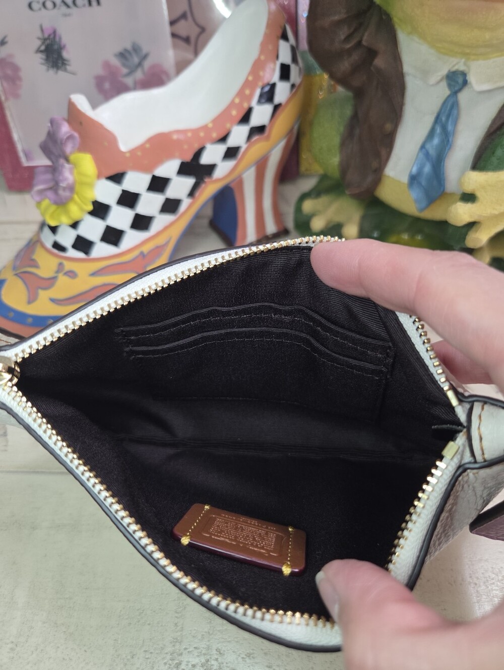 Coach x Disney Minnie Mouse Patch Small Wristlet in the "Chalk" white, EUC - Picture 15 of 16